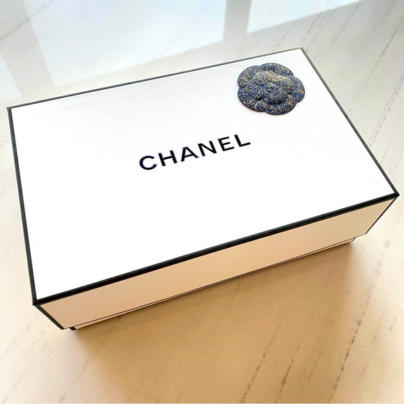 Chanel Hard sided box with lid and Navy Blue Camellia Paper Flower - Picture 1 of 7